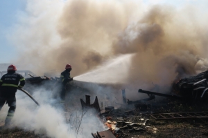 Požar u Planome iznad Trogira gasi više od 60 vatrogasaca i 2 kanadera